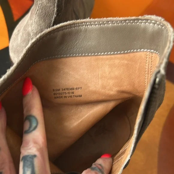 FRYE Joan Campus Suede Wood heeled ankle zip boot. Size 9.5 M Grey - Picture 7 of 12